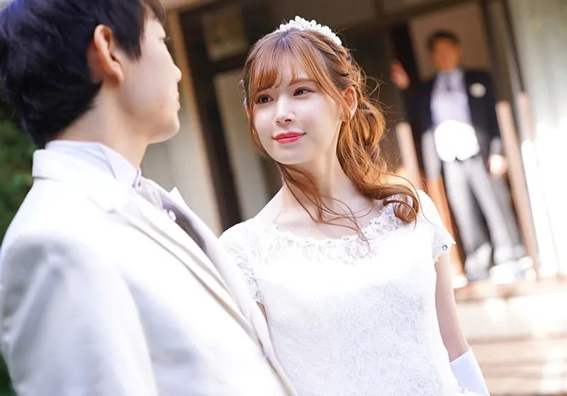 Bố chồng yêu xoạc vợ của con trai ngay sau lễ cưới của con trai
